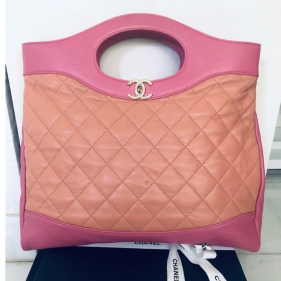 CHANEL RUNWAY BAG - Picture 2 of 8